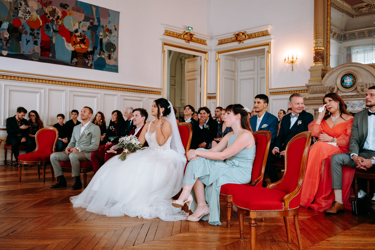 Les mariés durant la cérémonie civile à la mairie de Limoges 