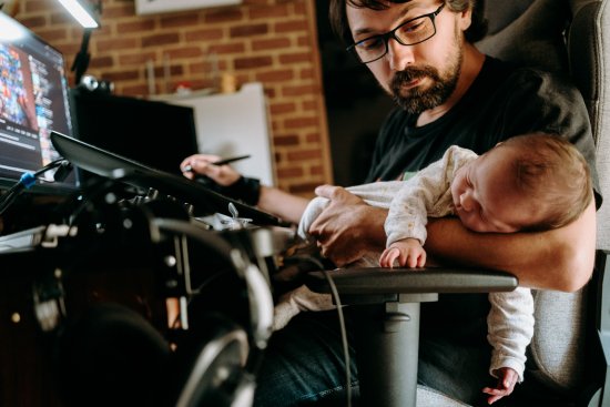 Nouveau-né et paternité au travail