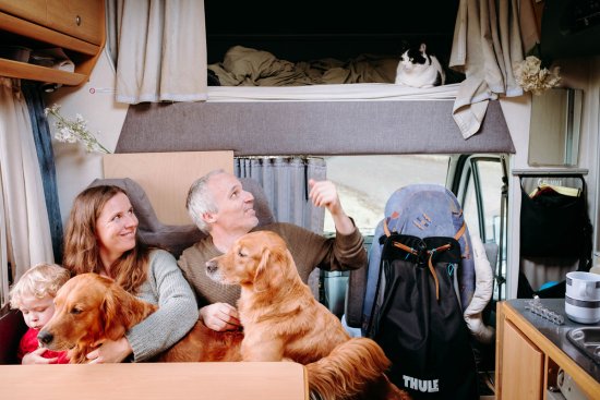 Seance famille en vacances en camping-car