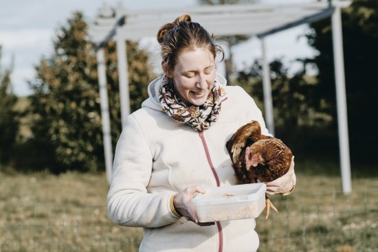 Vanessa et sa poule