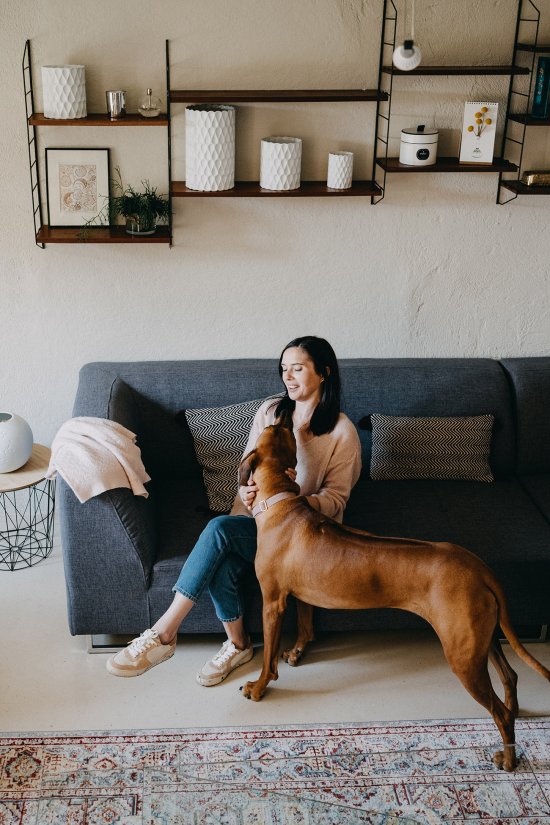 Séance photo nouveau-né maman et chien