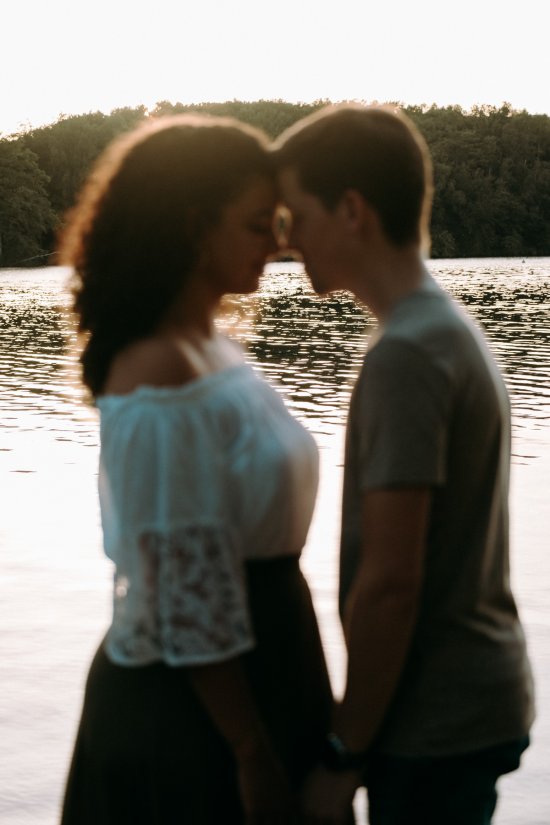 Séance photo engagement sur les bords du lac de Saint-Pardoux (87)