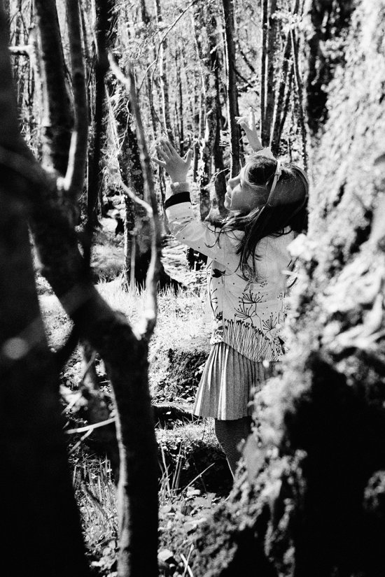 Enfant dans les bois