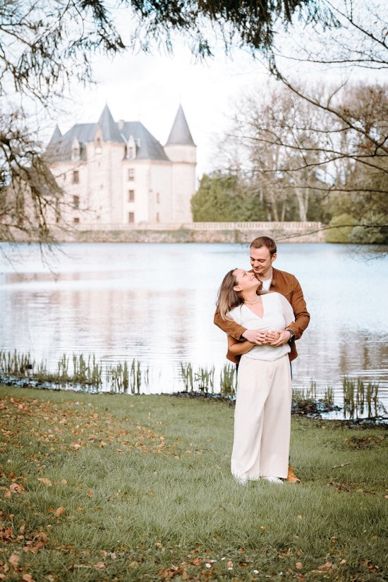 Couple au château avant son mariage